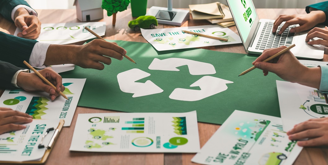 Group,Of,Business,People,Planning,And,Discussing,On,Recycle,Reduce
